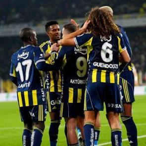 Kadık&ouml;y'de taktik savaşı: Tedesco mu? Pereira mı? F.Bah&ccedil;e-N.Forest: Muhtemel 11'ler