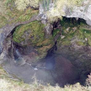 Karadeniz'in en derini: İ&ccedil;inde şelale akan mağara hayran bırakıyor