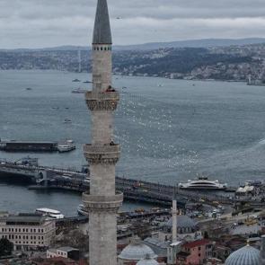 Osmanlı&rsquo;dan g&uuml;n&uuml;m&uuml;ze mahya geleneği İstanbul semalarında