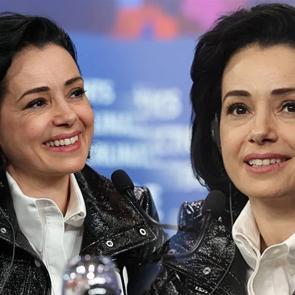 Berlin'de 'T&uuml;rkiye' a&ccedil;ıklaması olay olmuştu! &Ouml;zg&uuml; Namal'dan ilk a&ccedil;ıklama