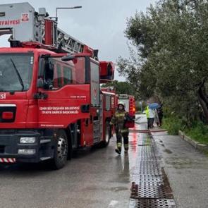 İzmir'de ev yangını: Bir kişi &ouml;l&uuml; bulundu!