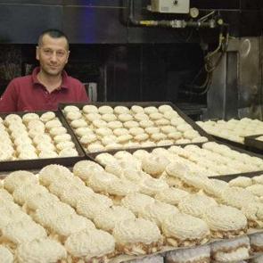 Ramazan'da yok satıyor! 'G&uuml;nde 2-3 saat uyuyup, 10 bin adet yapıyoruz'