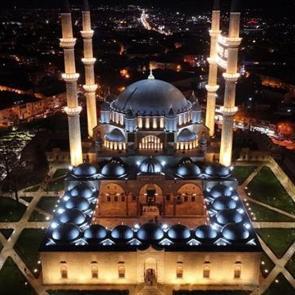 Selimiye Camii Ramazan&rsquo;a yeni ışığıyla &ldquo;merhaba&rdquo; dedi