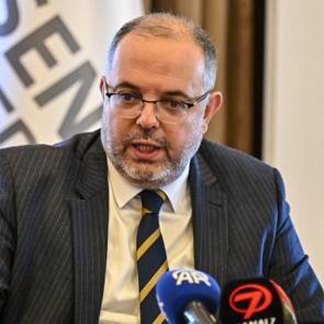 &Uuml;nl&uuml; tarih&ccedil;i Prof. Dr. Erhan Afyoncu T&uuml;rkiye'nin &ouml;n&uuml;ndeki en b&uuml;y&uuml;k tehlikeyi a&ccedil;ıkladı