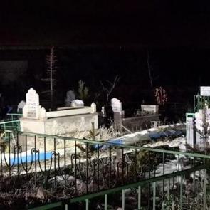 Erzurum'da mezarlıkta ş&uuml;pheli poşet: Acı ger&ccedil;ek ortaya &ccedil;ıktı