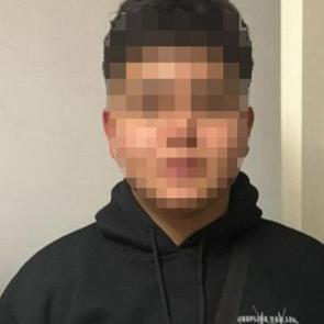 14 yaşındaki &ccedil;ocuk, 'sigara vermediği i&ccedil;in' 16 yaşındaki &ccedil;ocuğu bı&ccedil;akladı!