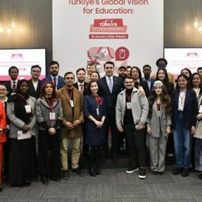 200 bin gen&ccedil; T&uuml;rkiye Bursları'nı istedi: 2026'da rekor başvuru