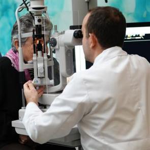 75 yaşındaki kadın 6 yıl sonra yeniden g&ouml;rmeye başladı