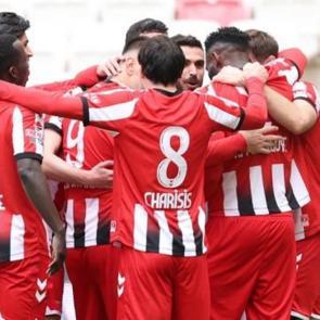 5 goll&uuml; ma&ccedil;ta son s&ouml;z&uuml; Manaj s&ouml;yledi! Sivasspor farklı kazandı