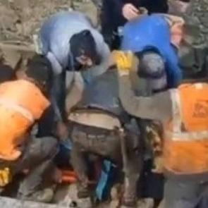 Arnavutk&ouml;y'de inşaattan d&uuml;şen iş&ccedil;i &ouml;ld&uuml;