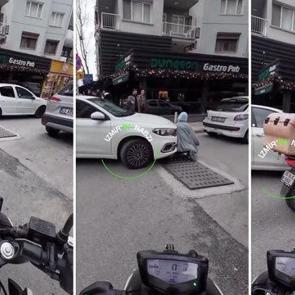 Ayağı takılıp yere d&uuml;şen kadın, ezilmekten son anda kurtuldu