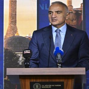 Bakan Ersoy duyurdu: Kadir Gecesi&rsquo;nde ibadete a&ccedil;ılacak