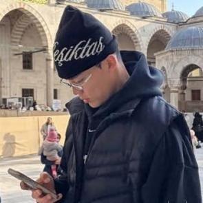 Beşiktaş'ın yeni yıldızından Sultanahmet Camii'nde paylaşım!