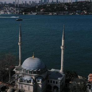 Boğaz'la b&uuml;t&uuml;nleşen yalı camisi: Beylerbeyi Hamid-i Evvel