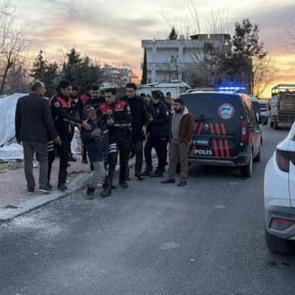 Adıyaman'da iki aile arasında taşlı sopalı kavga: 2 yaralı, 10 g&ouml;zaltı