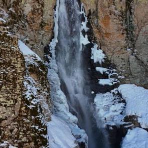 Karların erimesiyle coştu: Bing&ouml;l &Ccedil;ır Şelalesi g&ouml;rsel ş&ouml;len sunuyor