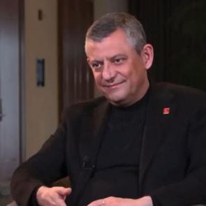 &Ouml;zg&uuml;r &Ouml;zel hayalini a&ccedil;ıkladı: Siyasetten uzak bir g&uuml;n&uuml;mde 'King' oynardım