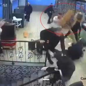 Bursa'da kafede meydan savaşı: Masa ve sandalyeler havada u&ccedil;uştu
