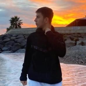 Asker eğlencesinde kahreden olay: Bayrak salladığı ara&ccedil;tan d&uuml;şen Buğra &ouml;ld&uuml;