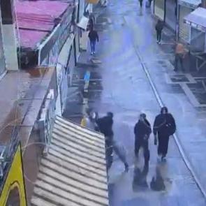 Sokak ortasında &ccedil;ocuk bı&ccedil;aklamıştı: Saldırganın cezası belli oldu