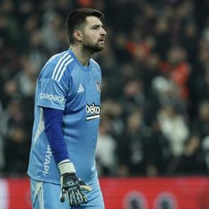 Ersin Destanoğlu ma&ccedil; sonu &ccedil;ıldırdı: Yere yatıyorlar...