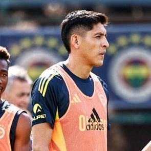 Fenerbah&ccedil;eli yıldız i&ccedil;in hocasından transfer itirafı!