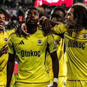 Gol olup yağdılar! Fenerbah&ccedil;e, T&uuml;rkiye Kupası'nda &ccedil;eyrek finale y&uuml;kseldi
