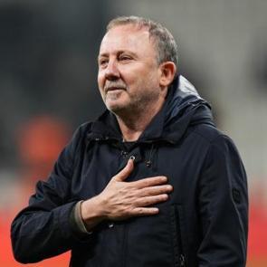 'İstediğimiz seviyede değiliz' diyen Sergen Yal&ccedil;ın: 'Yoğun bakımdan, odaya &ccedil;ıktık'