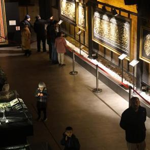 Konya&rsquo;da &ldquo;Mukaddes Emanetler Sergisi&rdquo; yoğun ilgi g&ouml;r&uuml;yor