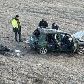K&uuml;tahya'da feci kaza: 1 &ouml;l&uuml;, 2 yaralı! 