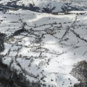 Samsun&rsquo;da Kızlan Yaylası karla kaplandı: Beyaz manzara dronla g&ouml;r&uuml;nt&uuml;lendi