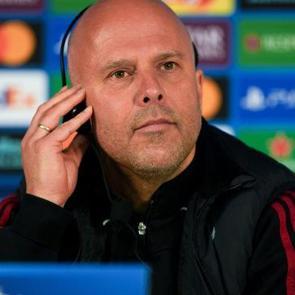 Arne Slot Galatasaray ma&ccedil;ı &ouml;ncesi en &ccedil;ok &ccedil;ekindiği isimleri a&ccedil;ıkladı!