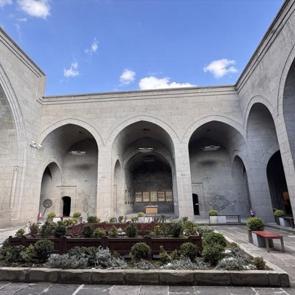 820 yıldır ayakta! Anadolu&rsquo;nun ilk tıp fak&uuml;ltesi: Gevher Nesibe Şifahanesi