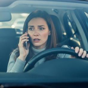 Seyir halinde telefon kullananlara b&uuml;y&uuml;k ceza: 3'&uuml;nc&uuml;de ehliyet gidecek