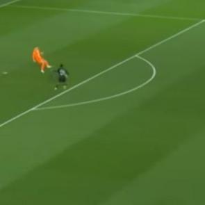 S&uuml;per Lig devinin istediği kaleci Şampiyonlar Ligi'nde takımını yaktı!