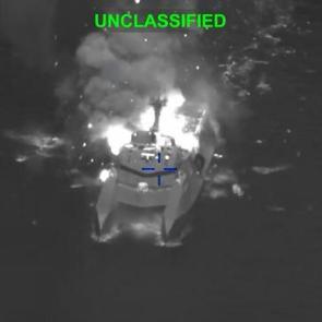 ABD, İran Donanması&rsquo;na d&uuml;zenlenen saldırı anlarını paylaştı