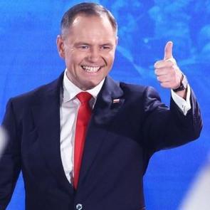 AB'nin 44 milyar avroluk savunma kredisine veto