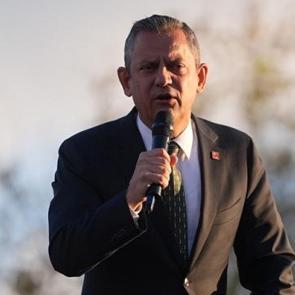 AK Parti'den &Ouml;zg&uuml;r &Ouml;zel' tepki: CHP i&ccedil;inde Silivri diktat&ouml;rl&uuml;ğ&uuml; kurulmuş