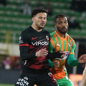 Alt sıralarda kayıplar s&uuml;r&uuml;yor! Alanya'da kazanan &ccedil;ıkmadı