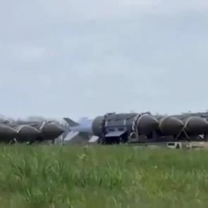 Amerikan B-1 bombardıman u&ccedil;aklarına devasa m&uuml;himmatlar y&uuml;klenirken g&ouml;r&uuml;nt&uuml;lendi