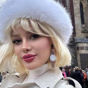 Sosyal medya &uuml;nl&uuml;s&uuml; Ayşeg&uuml;l Eraslan evinde &ouml;l&uuml; bulundu! Yaptığı paylaşım dikkat &ccedil;ekti 