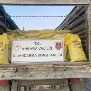 Ankara'da &ccedil;ift&ccedil;inin hem cebini hem de tarlasını soyacaklardı: 30 ton ele ge&ccedil;irildi 