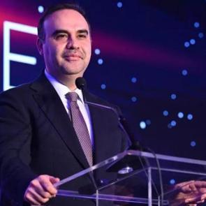 Otomotivde 41,5 milyar dolarlık dev rekor: Bakan Kacır yeni verileri a&ccedil;ıkladı!