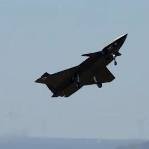 D&uuml;şmanların korkulu r&uuml;yası KIZILELMA'dan g&ouml;vde g&ouml;sterisi