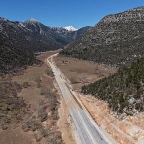 Bir ay sular altında kaldı: Antalya-Konya yolu yeniden a&ccedil;ıldı