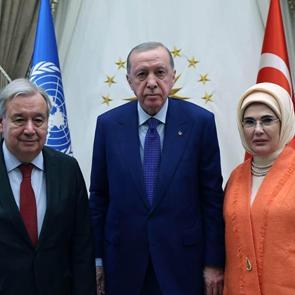 Emine Erdoğan'dan BM Genel Sekreteri Guterres'e verilen &ouml;d&uuml;le ilişkin paylaşım