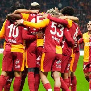 Galatasaray'da Okan Buruk'un değişilmezi Lucas Torreira i&ccedil;in zam kararı!
