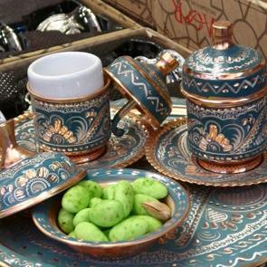 Gaziantep Bakırcılar &Ccedil;arşısı&rsquo;nda bayram yoğunluğu: Bakır ikramlıklara talep arttı