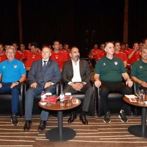 Hakemlerin k&ouml;t&uuml; performansı bardağı taşırdı! TFF karar aldı: 'Acil' koduyla toplantı