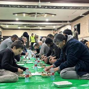 İHH her g&uuml;n 165 bin Gazzeliye iftar yemeği dağıtıyor